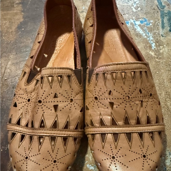 Spring Step Shoes - Spring Step Tan Leather flats with Cutout Design